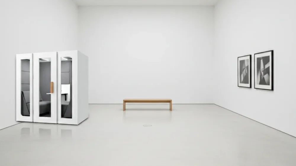 Cabina acústica SilentBox en galería de arte minimalista